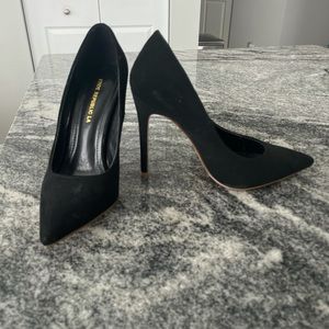 Black pointy heel size 7.5